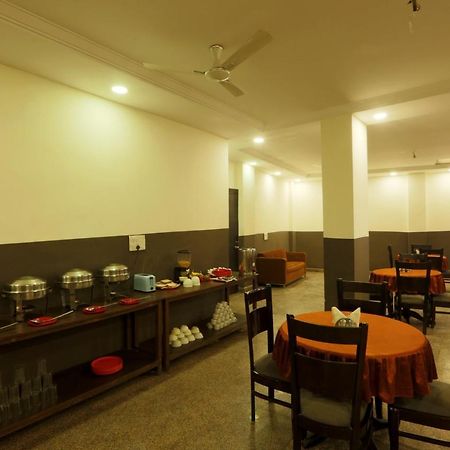 Hotel Square Stay Nueva Delhi Exterior foto